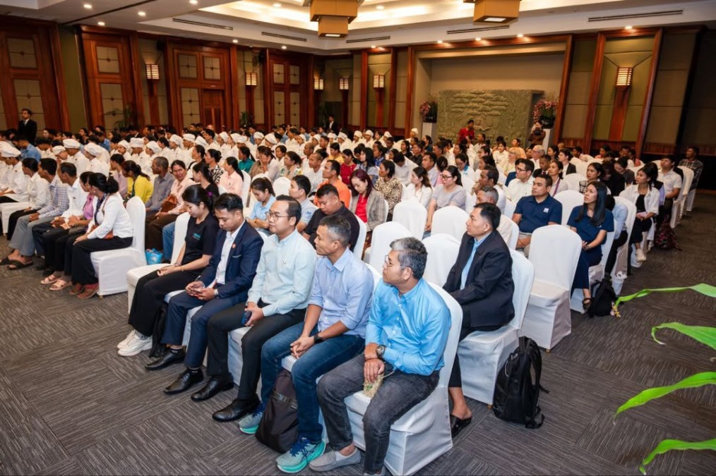 ក្រសួងទេសចរណ៍ ទទួលស្គាល់អ្នកជំនាញទេសចរណ៍ថ្មី ចំនួន ៧៨រូប តាមរយៈកម្មវិធីបណ្តុះបណ្តាល ហូកា (Hoka)!