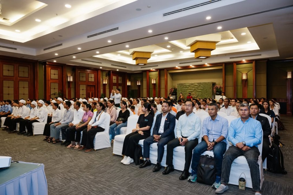 ក្រសួងទេសចរណ៍ ទទួលស្គាល់អ្នកជំនាញទេសចរណ៍ថ្មី ចំនួន ៧៨រូប តាមរយៈកម្មវិធីបណ្តុះបណ្តាល ហូកា (Hoka)!