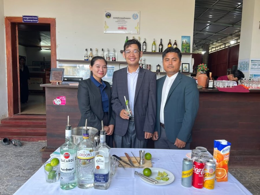 អបអរសាទរការបញ្ចប់វគ្គបណ្តុះបណ្តាលគ្រូបង្គោលជាតិស្តីពីសេវាកម្មសណ្ឋាគារស្តង់ដាអាស៊ាន!!