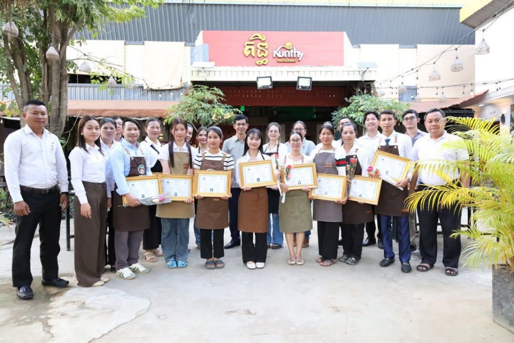 The Banteay Meanchey Provincial Department of Tourism, funded by Swisscontact, has successfully concluded the Barista Training Course.