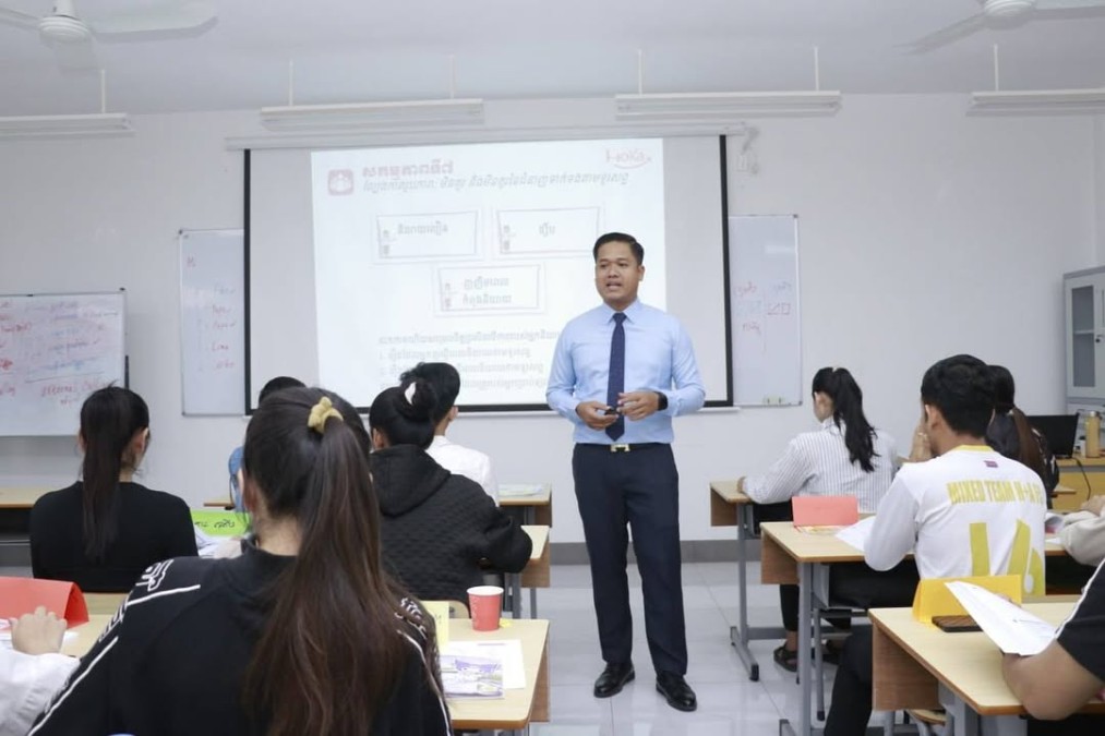 Ministry of Tourism Officials Monitor and Evaluate HoKa Hospitality Training for 100 Tourism Professionals in Preah Sihanouk Province