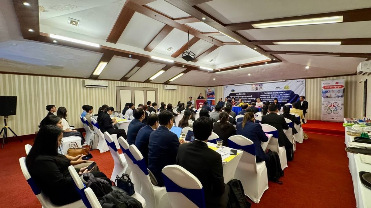 The Ministry of Tourism, in collaboration with the International Labour Organization (ILO), organized a training course on “National Trainers in Food and Beverage Services in accordance with the Cambodia National Qualifications Framework – Vocational Certificate Level 1 (C1).”