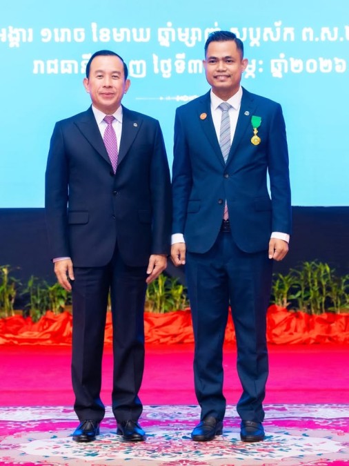 អបអរសាទរមន្ត្រីនៃនាយកដ្ឋានបណ្ដុះបណ្ដាលជំនាញវិជ្ជាជីវៈទេសចរណ៍ ដែលបានទទួលមេដាយការងារ ពីឯកឧត្តម ហួត ហាក់ រដ្ឋមន្ត្រីក្រសួងទេសចរណ៍ ដូចខាងក្រោម៖