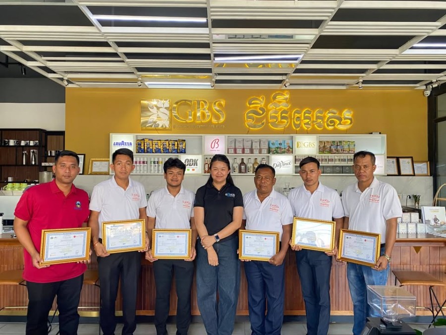 អបអរសាទរការបញ្ចប់វគ្គបណ្តុះបណ្តាលពង្រឹងសមត្ថភាពជំនាញឆុងកាហ្វេ (Barista Skills) សម្រាប់គ្រូបង្គោលខេត្តកោះកុង និងកំពង់ឆ្នាំង