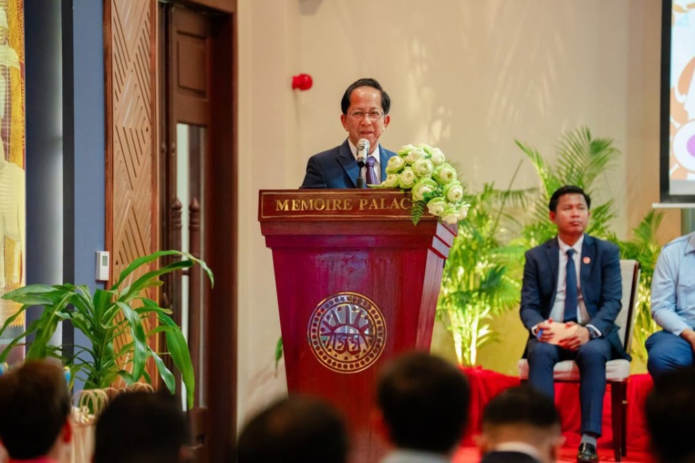 The Ministry of Tourism, in collaboration with the Siem Reap Provincial Tourism Club Association, the Skills Development Fund, and the private sector, has trained 200 newly qualified tourism professionals in Siem Reap Province.