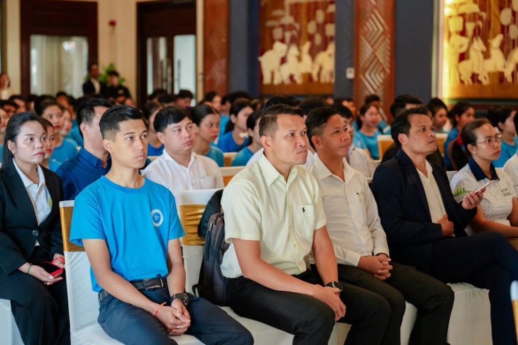 The Ministry of Tourism, in collaboration with the Siem Reap Provincial Tourism Club Association, the Skills Development Fund, and the private sector, has trained 200 newly qualified tourism professionals in Siem Reap Province.