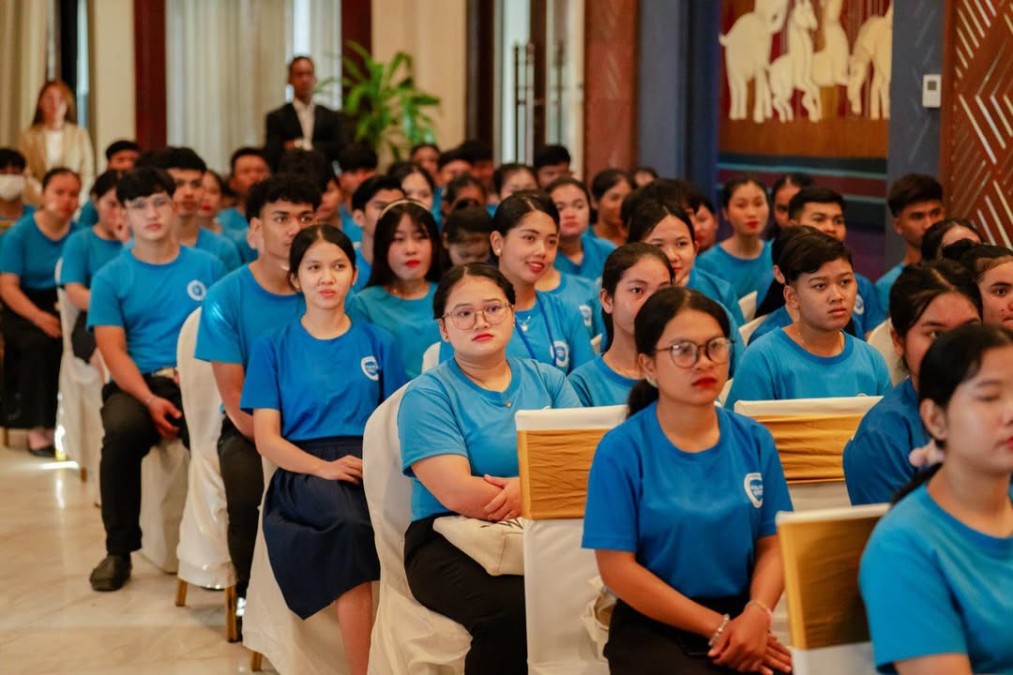 The Ministry of Tourism, in collaboration with the Siem Reap Provincial Tourism Club Association, the Skills Development Fund, and the private sector, has trained 200 newly qualified tourism professionals in Siem Reap Province.