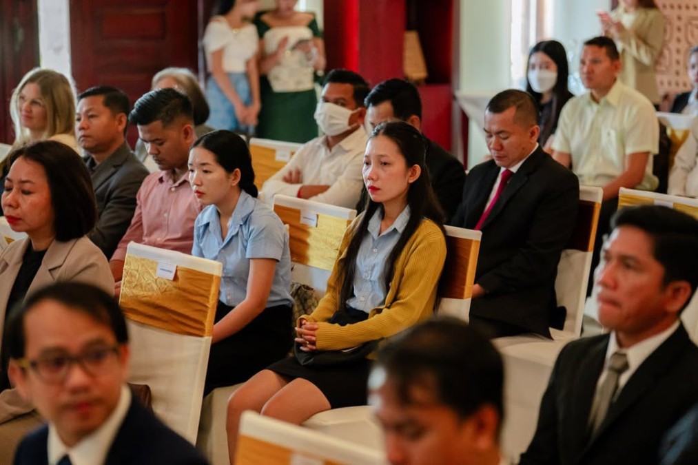 The Ministry of Tourism, in collaboration with the Siem Reap Provincial Tourism Club Association, the Skills Development Fund, and the private sector, has trained 200 newly qualified tourism professionals in Siem Reap Province.
