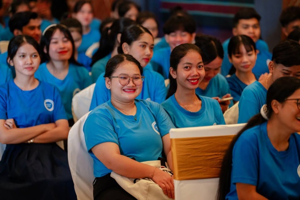 The Ministry of Tourism, in collaboration with the Siem Reap Provincial Tourism Club Association, the Skills Development Fund, and the private sector, has trained 200 newly qualified tourism professionals in Siem Reap Province.