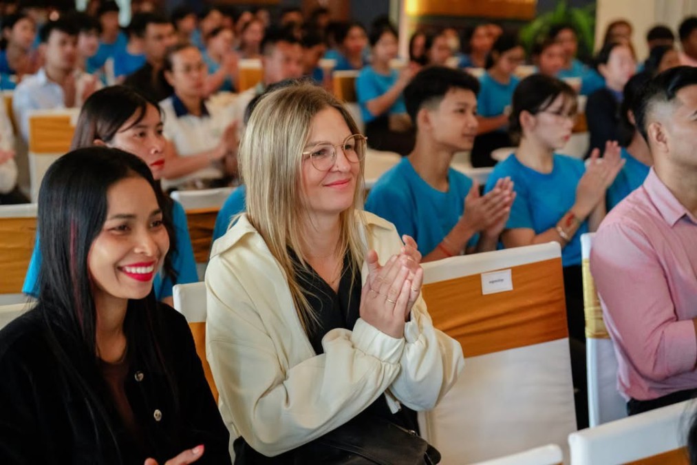 The Ministry of Tourism, in collaboration with the Siem Reap Provincial Tourism Club Association, the Skills Development Fund, and the private sector, has trained 200 newly qualified tourism professionals in Siem Reap Province.