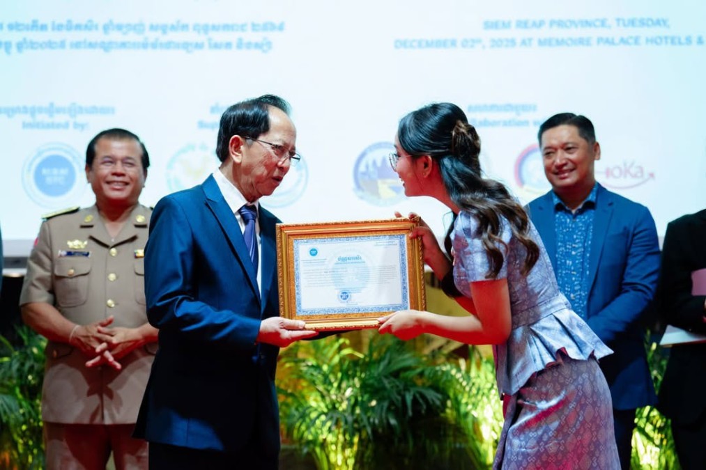 The Ministry of Tourism, in collaboration with the Siem Reap Provincial Tourism Club Association, the Skills Development Fund, and the private sector, has trained 200 newly qualified tourism professionals in Siem Reap Province.