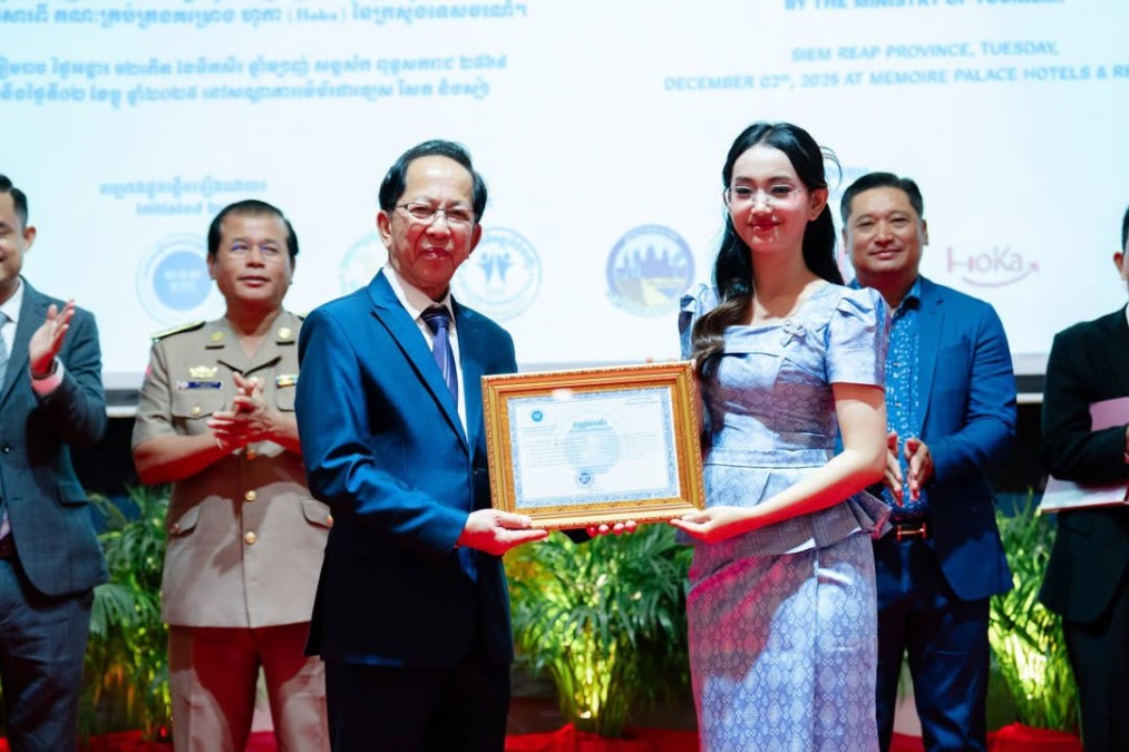 The Ministry of Tourism, in collaboration with the Siem Reap Provincial Tourism Club Association, the Skills Development Fund, and the private sector, has trained 200 newly qualified tourism professionals in Siem Reap Province.