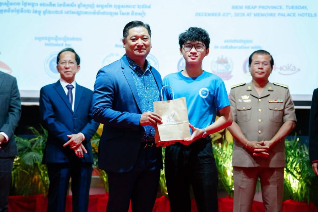 The Ministry of Tourism, in collaboration with the Siem Reap Provincial Tourism Club Association, the Skills Development Fund, and the private sector, has trained 200 newly qualified tourism professionals in Siem Reap Province.