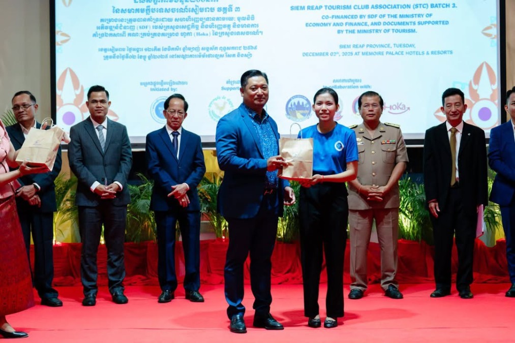 The Ministry of Tourism, in collaboration with the Siem Reap Provincial Tourism Club Association, the Skills Development Fund, and the private sector, has trained 200 newly qualified tourism professionals in Siem Reap Province.