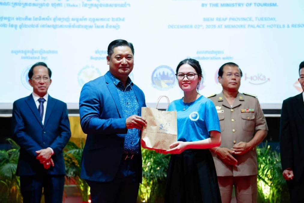 The Ministry of Tourism, in collaboration with the Siem Reap Provincial Tourism Club Association, the Skills Development Fund, and the private sector, has trained 200 newly qualified tourism professionals in Siem Reap Province.