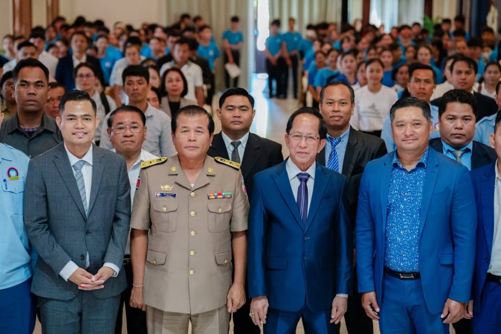 The Ministry of Tourism, in collaboration with the Siem Reap Provincial Tourism Club Association, the Skills Development Fund, and the private sector, has trained 200 newly qualified tourism professionals in Siem Reap Province.