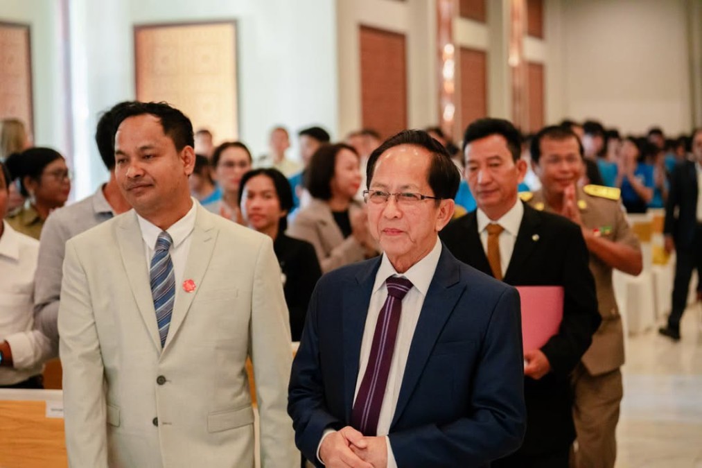 The Ministry of Tourism, in collaboration with the Siem Reap Provincial Tourism Club Association, the Skills Development Fund, and the private sector, has trained 200 newly qualified tourism professionals in Siem Reap Province.