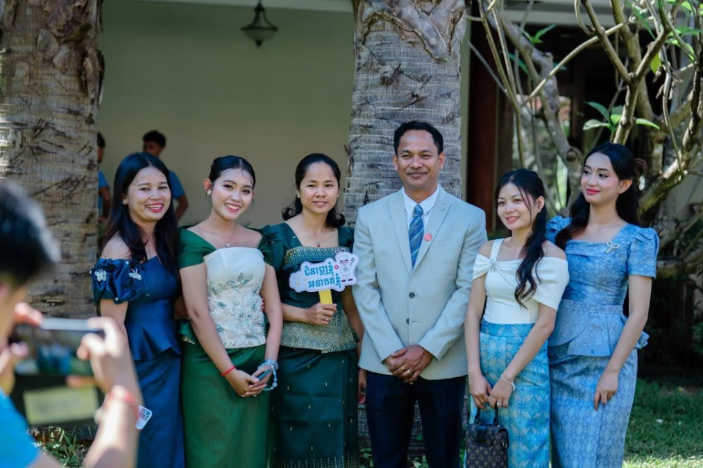 The Ministry of Tourism, in collaboration with the Siem Reap Provincial Tourism Club Association, the Skills Development Fund, and the private sector, has trained 200 newly qualified tourism professionals in Siem Reap Province.