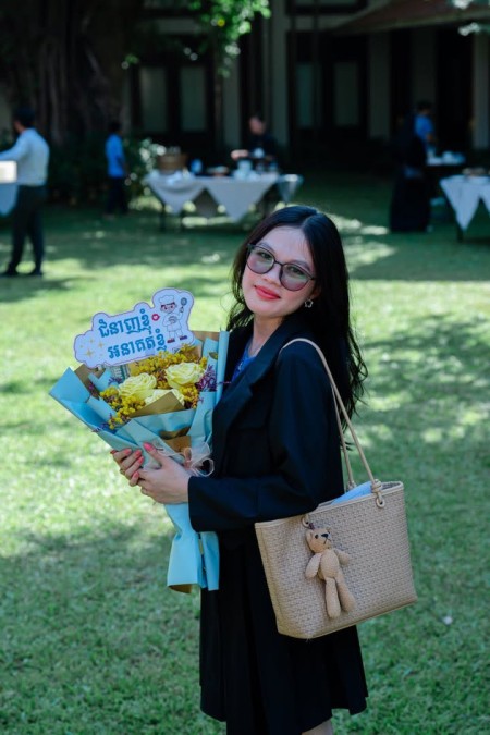 The Ministry of Tourism, in collaboration with the Siem Reap Provincial Tourism Club Association, the Skills Development Fund, and the private sector, has trained 200 newly qualified tourism professionals in Siem Reap Province.