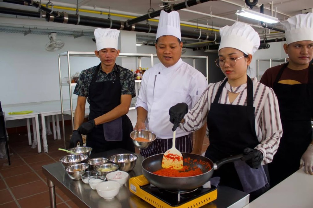 Cooking Training under the Hospitality Kampuchea (HoKa) Framework in Preah Sihanouk Province