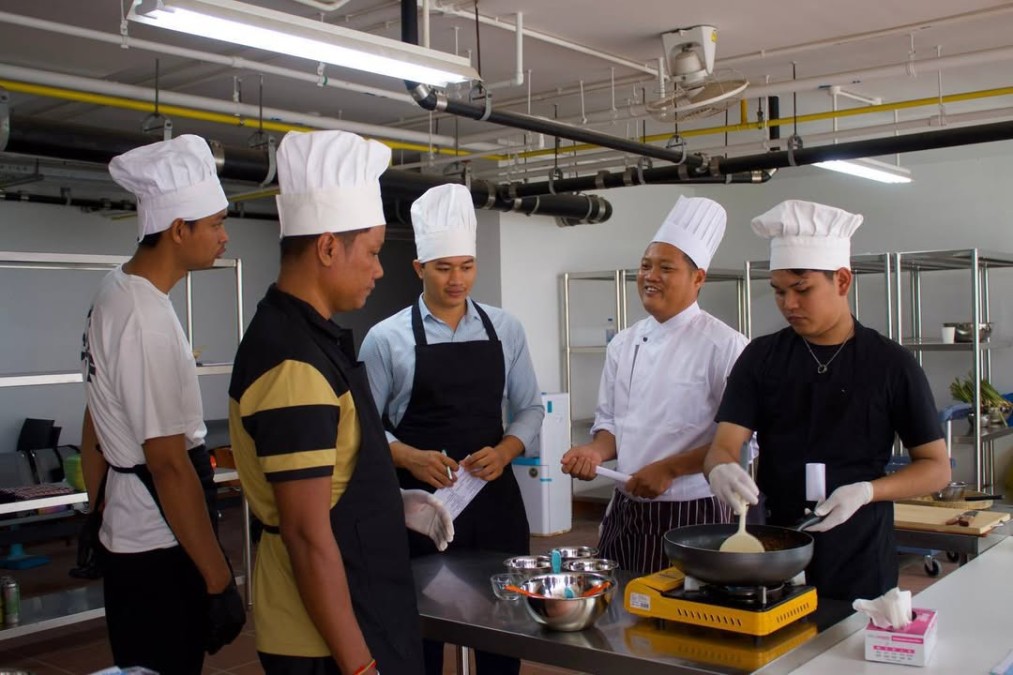 Cooking Training under the Hospitality Kampuchea (HoKa) Framework in Preah Sihanouk Province