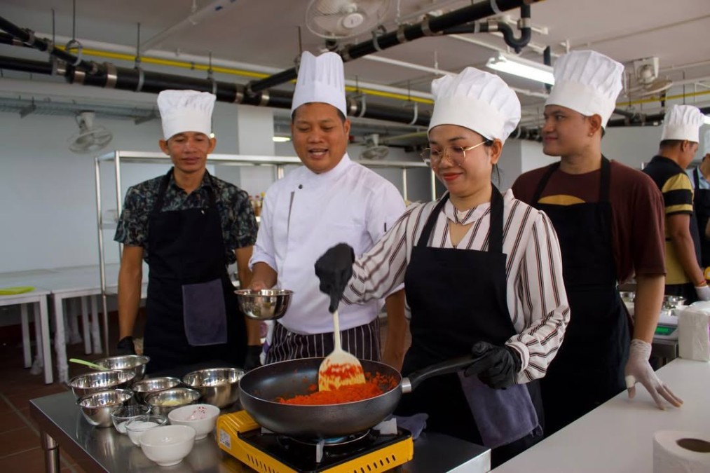 Cooking Training under the Hospitality Kampuchea (HoKa) Framework in Preah Sihanouk Province
