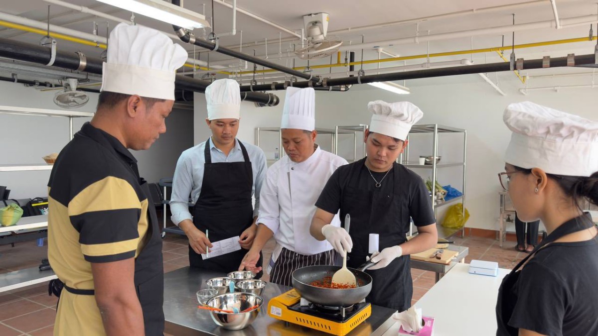 Cooking Training under the Hospitality Kampuchea (HoKa) Framework in Preah Sihanouk Province