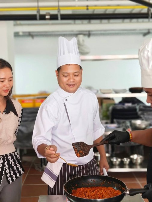 Cooking Training under the Hospitality Kampuchea (HoKa) Framework in Preah Sihanouk Province