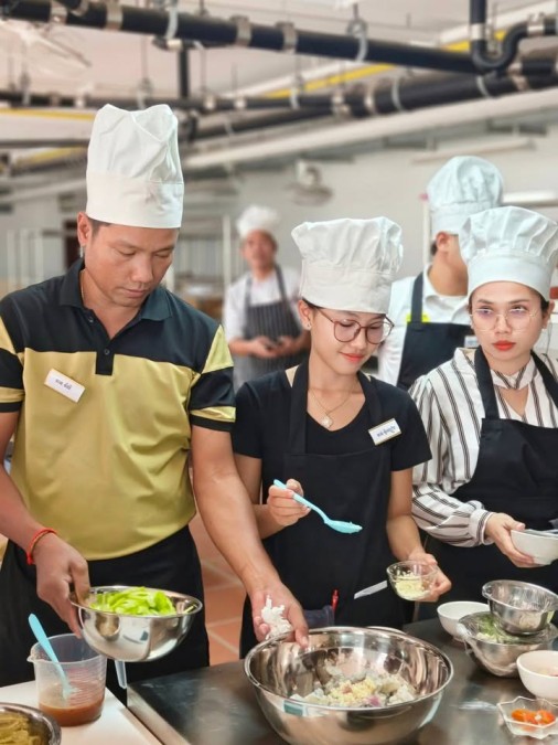 Cooking Training under the Hospitality Kampuchea (HoKa) Framework in Preah Sihanouk Province